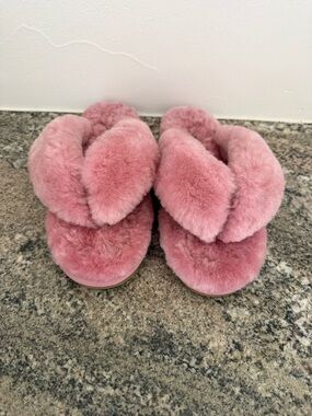 Lamo Pink Plush Open-Toe Slippers, NWT, so comfortable!